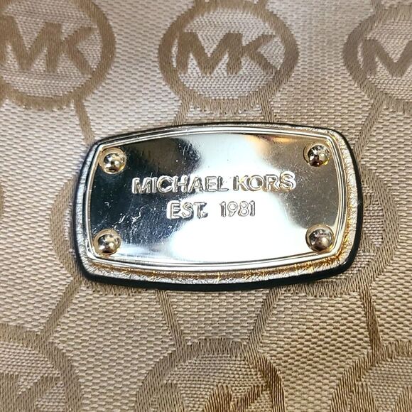 Michael Kors Signature MK Jet Set Khaki Canvas & Gold Leather Shoulder Bag VGUC - Picture 3 of 11